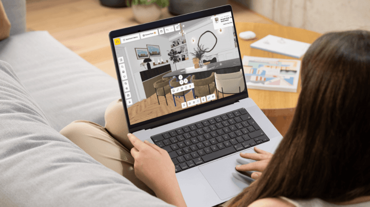 Un designer d'intérieur utilise le planner Homebyme pour prévoir les rénovations d'une maison