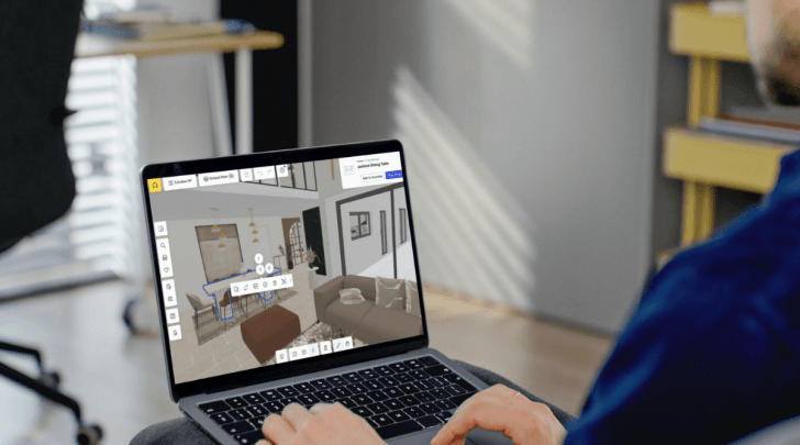 Architecte d'intérieur qui réalise un plan de maison grâce à homebyme