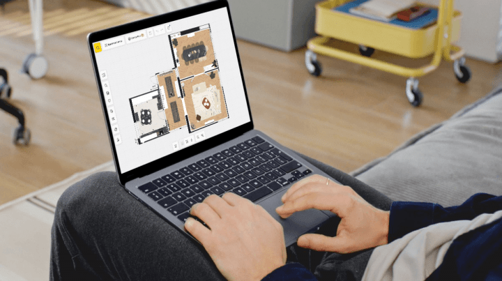 Personne travaillant sur le logiciel 3D homebyme pour réaliser son plan de maison