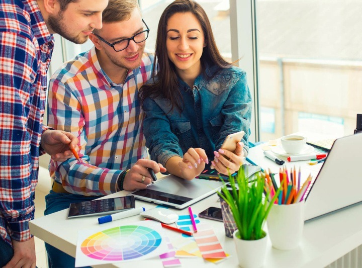 Interior designers working in front of a laptop